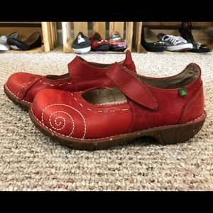 El Naturalista red shoes 39/8